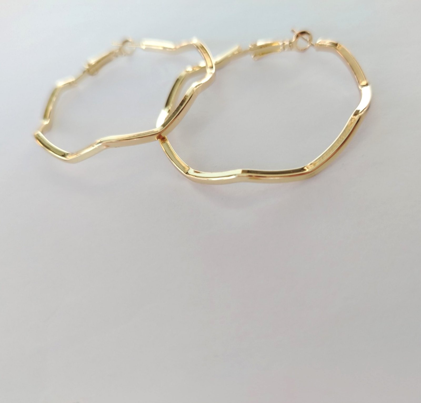 Eklips hexagonal Wavy Hoops earrings